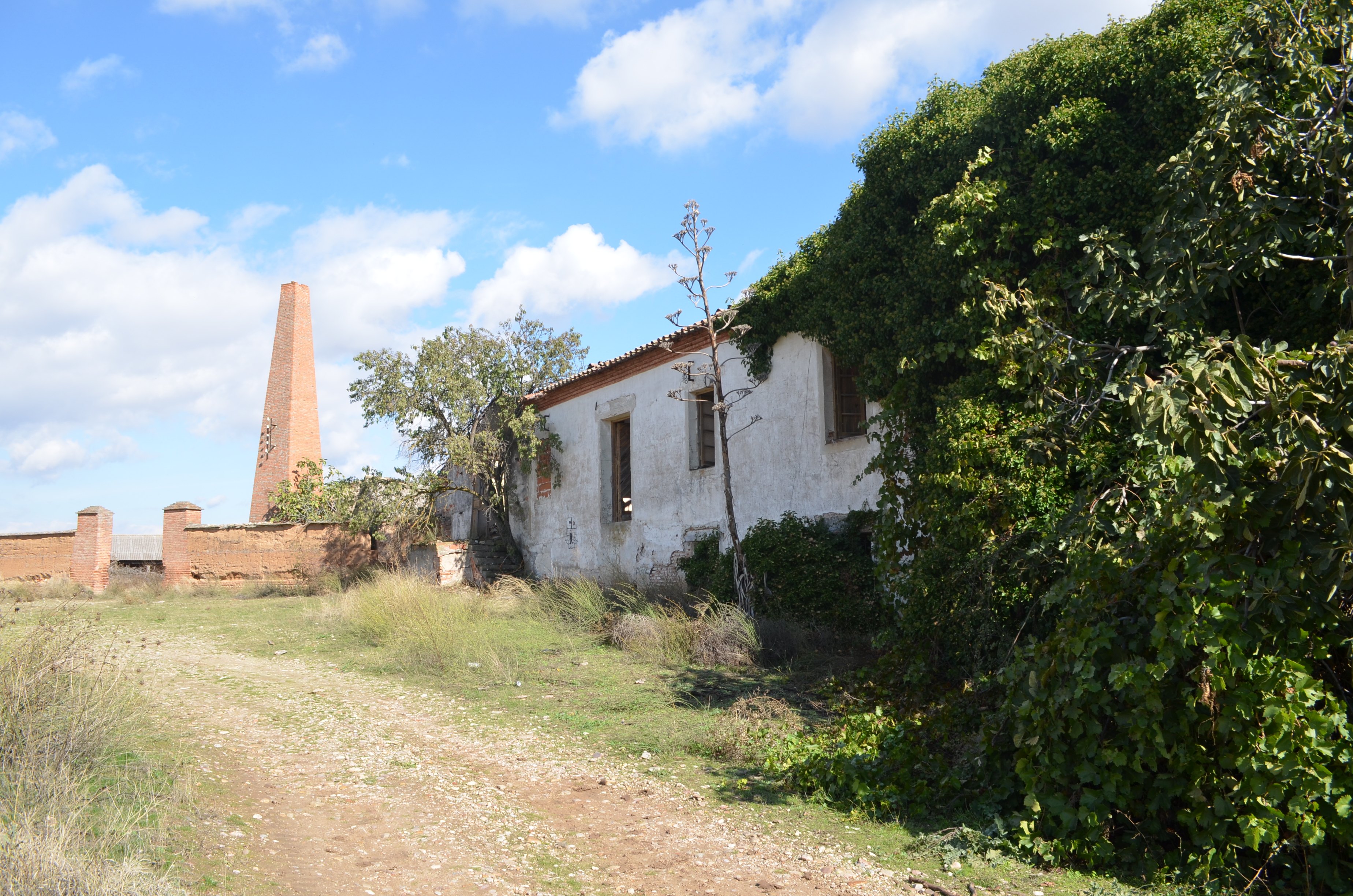 El molino de Moyárniz: un complejo harinero abandonado a su suerte.